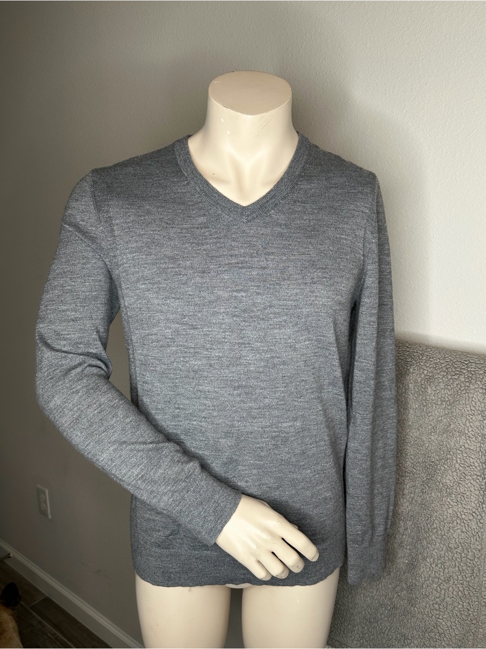Express Men's Gray V-Neck Sweater